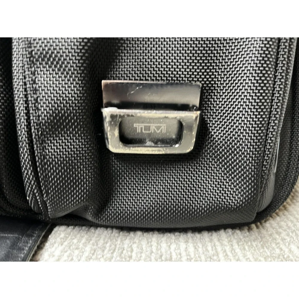 TUMI Messenger Bag Black Nylon Laptop Briefcase Mens Expandable Shoulder 18